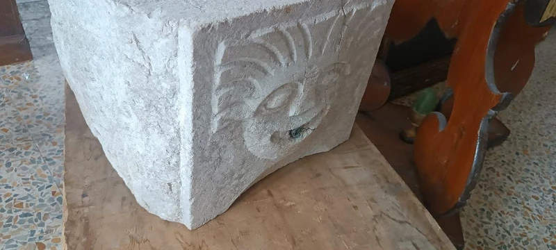 Ancien bassin de fontaine en pierre sculptée Toscane 17e/18e siècle
