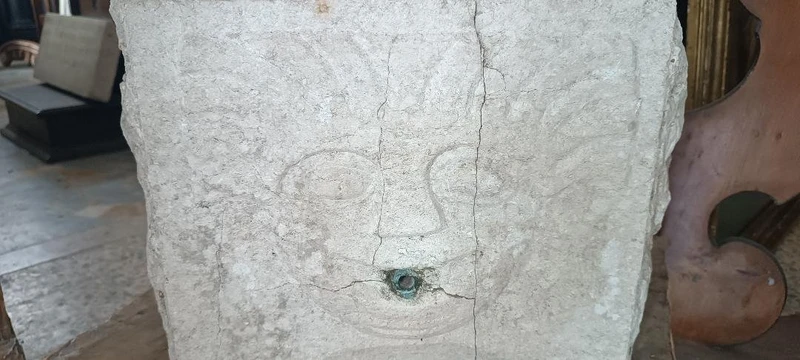 Ancien bassin de fontaine en pierre sculptée Toscane 17e/18e siècle