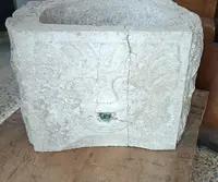 Ancien bassin de fontaine en pierre sculptée Toscane 17e/18e siècle