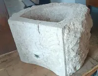 Ancien bassin de fontaine en pierre sculptée Toscane 17e/18e siècle