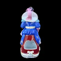 Veilleuse figurée avec figure de dame assise.France