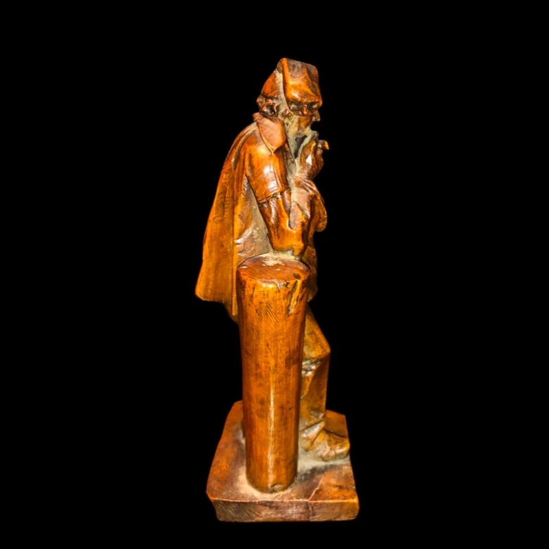 Boxwood sculpture depicting male figure