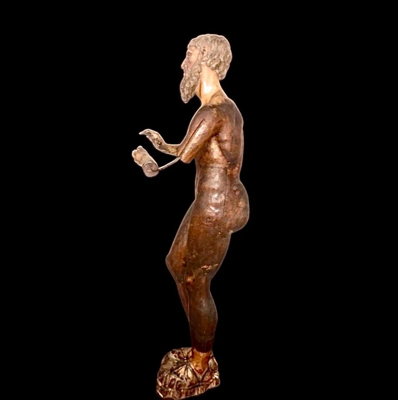 scultura da presepe in legno dipinto e metallo con occhi in vetro.Napoli