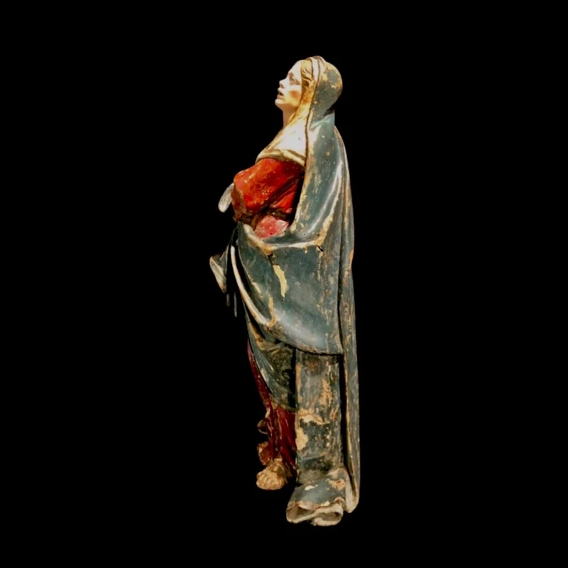 Sculpture en bois polychrome avec yeux en verre représentant Notre-Dame des Douleurs.