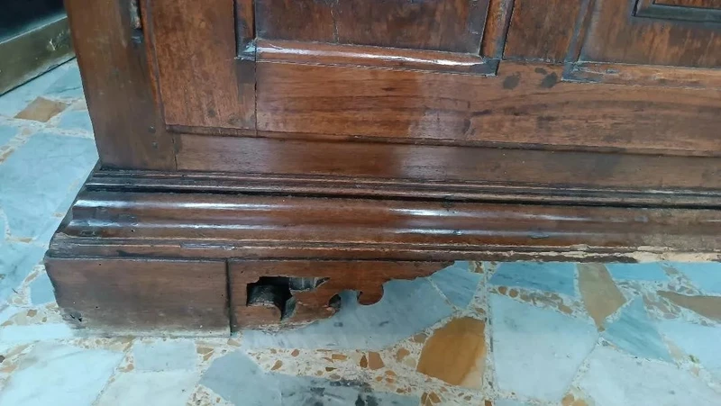 Large antique walnut sideboard northern italy 17th century