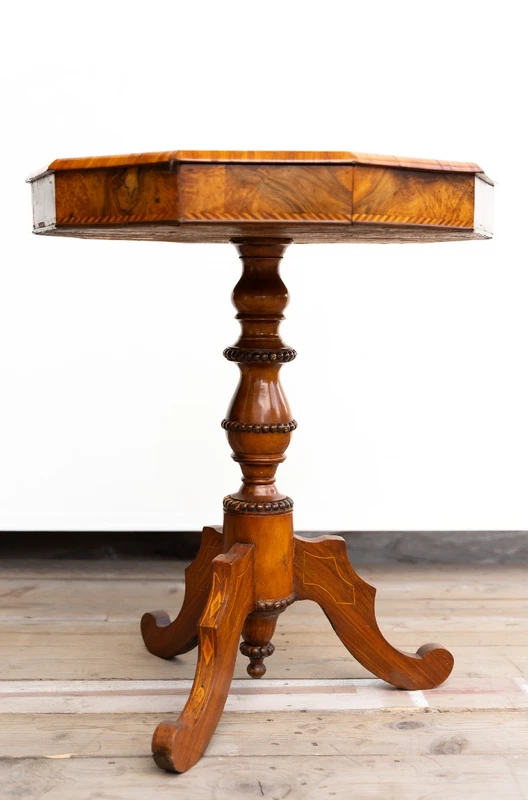 Walnut and maple octagonal coffee table from the 1800s