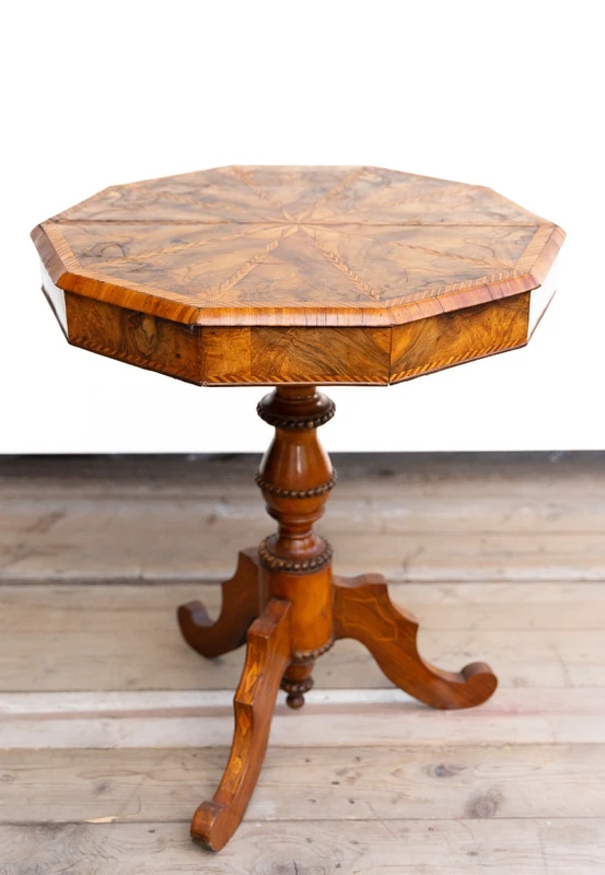 Walnut and maple octagonal coffee table from the 1800s