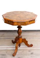 Walnut and maple octagonal coffee table from the 1800s