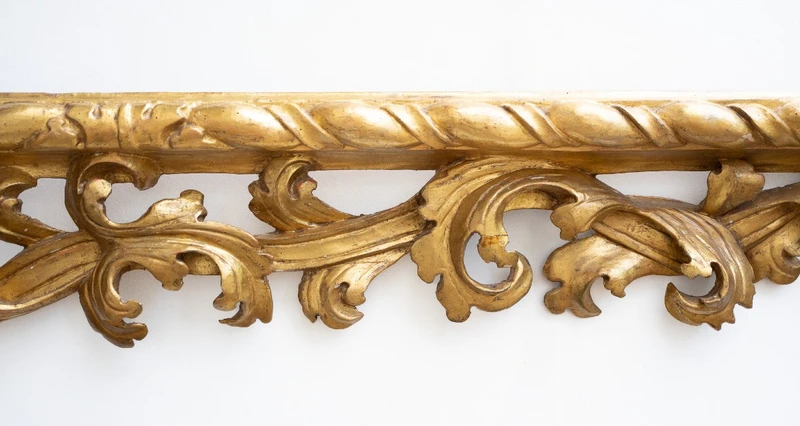 Ancienne frise ornementale en bois doré