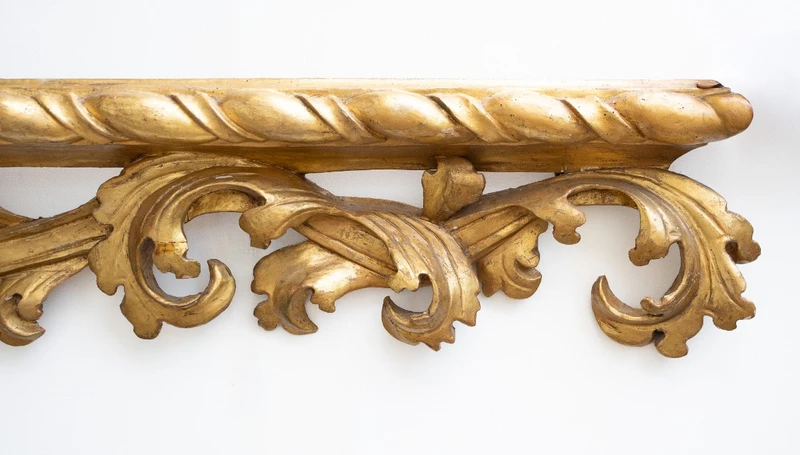 Ancienne frise ornementale en bois doré