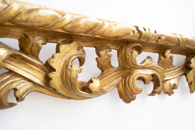 Ancienne frise ornementale en bois doré