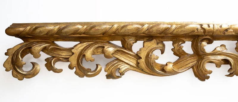 Ancienne frise ornementale en bois doré