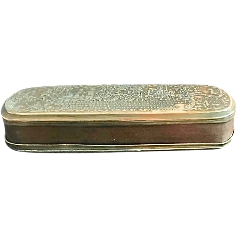 Brass snuff box engraved with hunting scenes