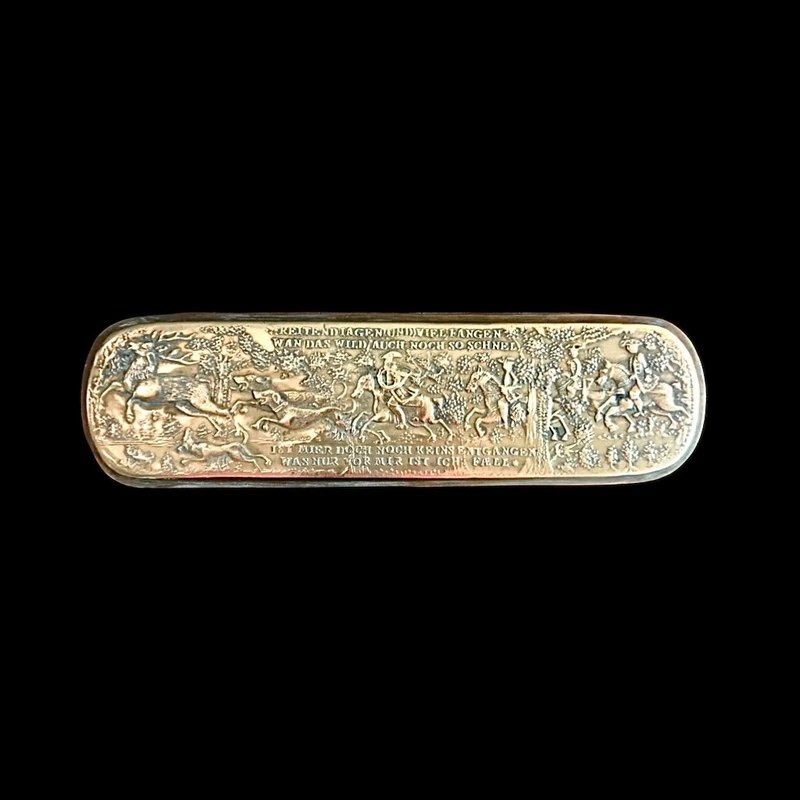 Brass snuff box engraved with hunting scenes