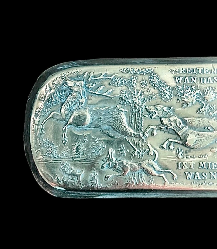 Brass snuff box engraved with hunting scenes
