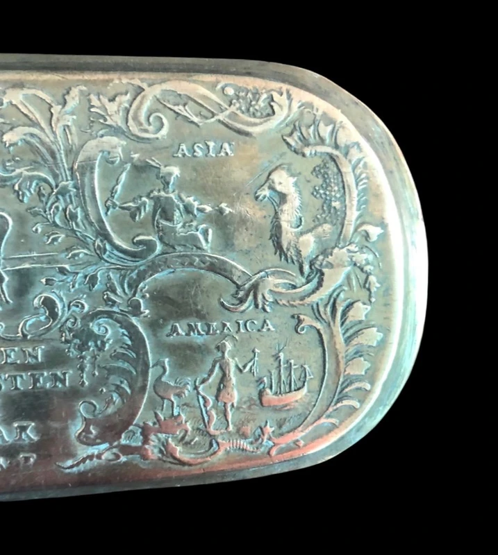 Brass snuff box engraved with hunting scenes