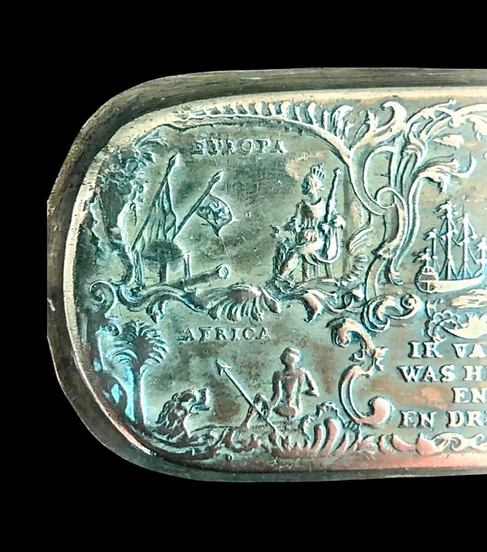 Brass snuff box engraved with hunting scenes