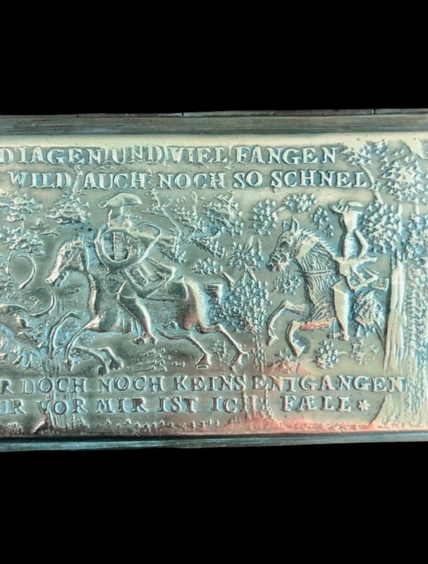 Brass snuff box engraved with hunting scenes