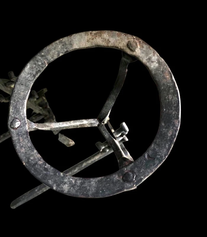 Paire de lancettes en fer forgé, Italie.