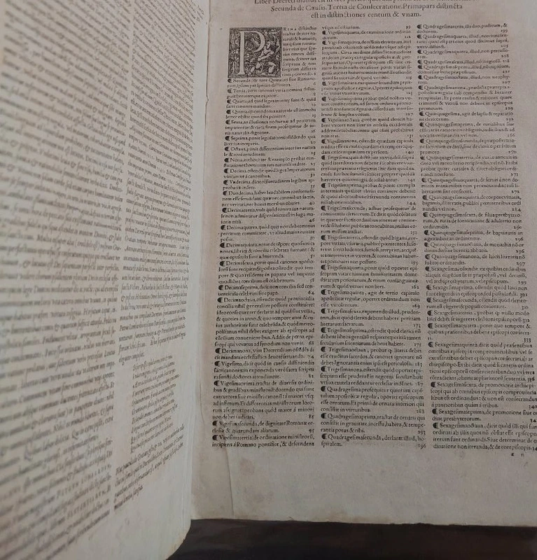 Decretum Divi Gratiani, 1560, Hugues de la porteLion