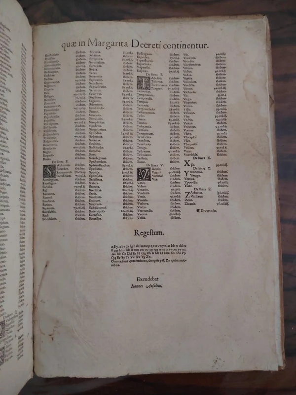 Decretum Divi Gratiani, 1560, Hugues de la porteLion