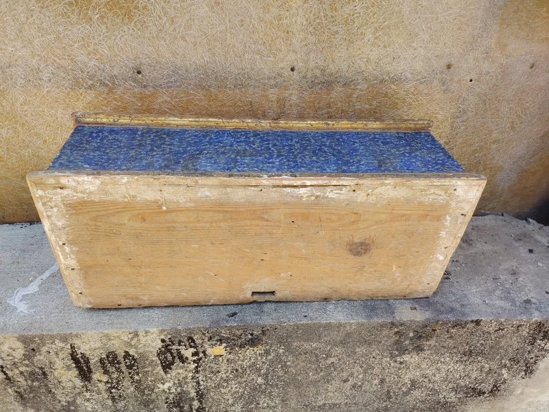Base ancienne en bois laqué et doré. XVIIIe siècle, Italie