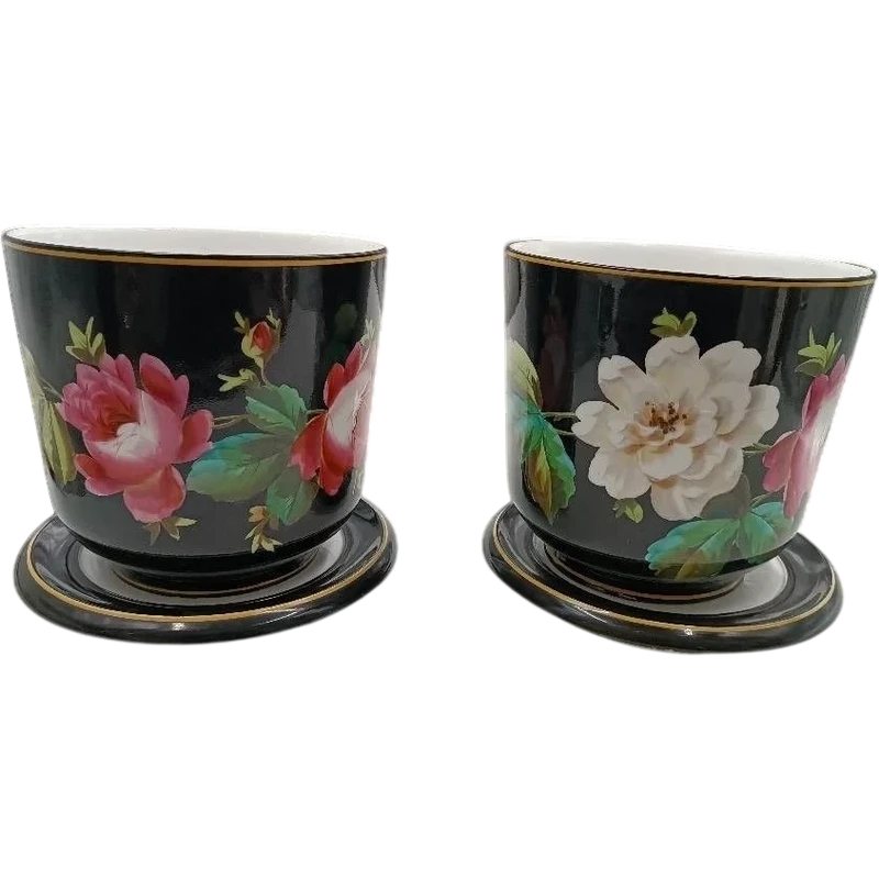 Pair of cashpot vases ,Ginori porcelain second half 19th century
