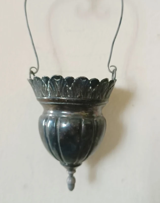 Artisanat italien du 19e siècle. Bénitier en argent avec bassin amovible.