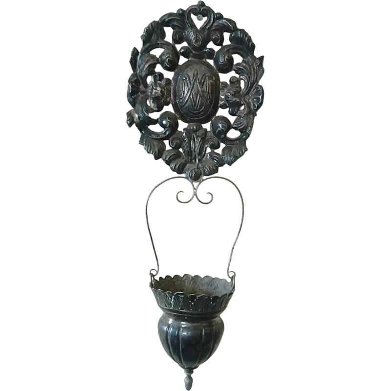 Artisanat italien du 19e siècle. Bénitier en argent avec bassin amovible.