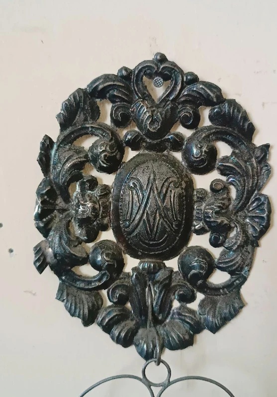 Artisanat italien du 19e siècle. Bénitier en argent avec bassin amovible.