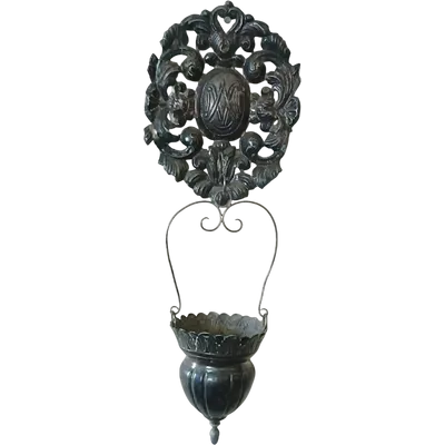 Artigianato italiano del XIX secolo. acquasantiera in argento con bacinella rimovibile.