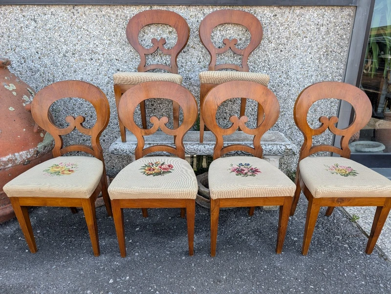 Suite di 6 Sedie Biedermeier in Noce Biondo – Austria, XIX Secolo