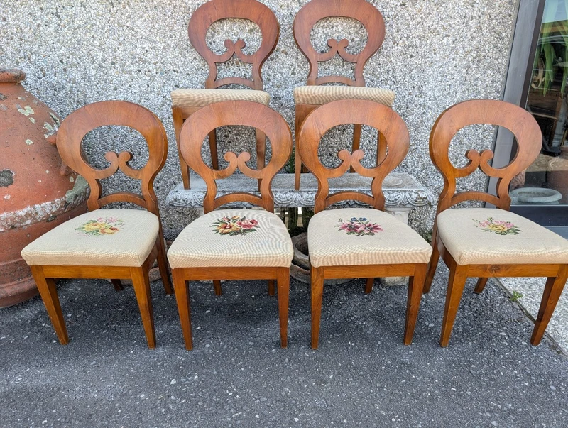 Suite di 6 Sedie Biedermeier in Noce Biondo – Austria, XIX Secolo