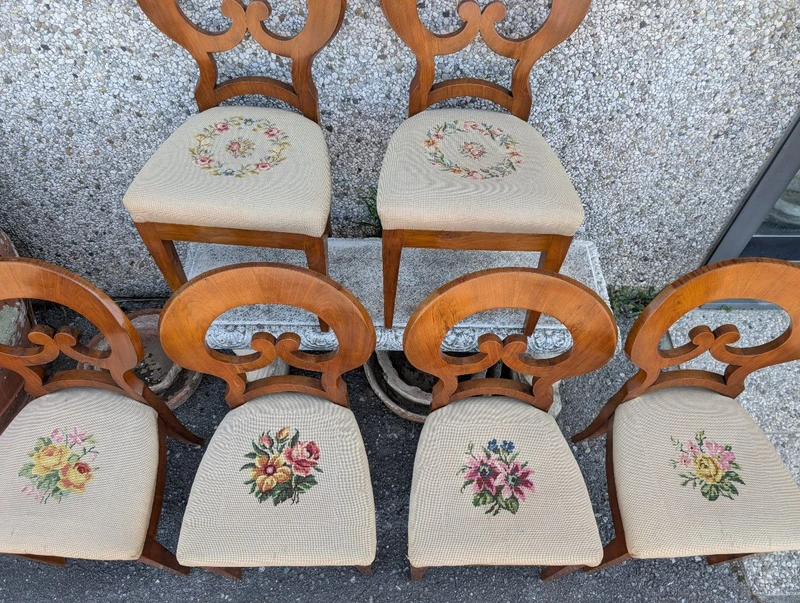 Suite di 6 Sedie Biedermeier in Noce Biondo – Austria, XIX Secolo
