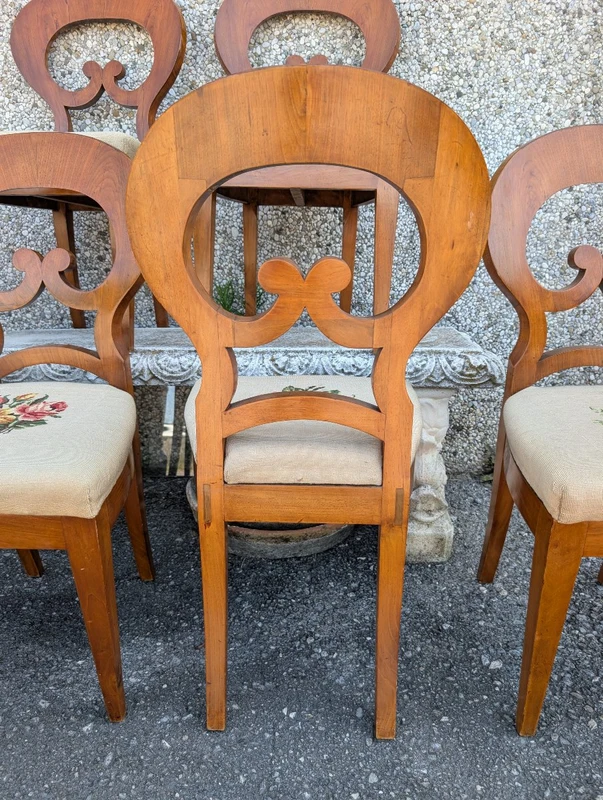Suite di 6 Sedie Biedermeier in Noce Biondo – Austria, XIX Secolo