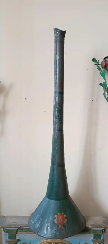Antique hunting megaphone with noble coat of arms