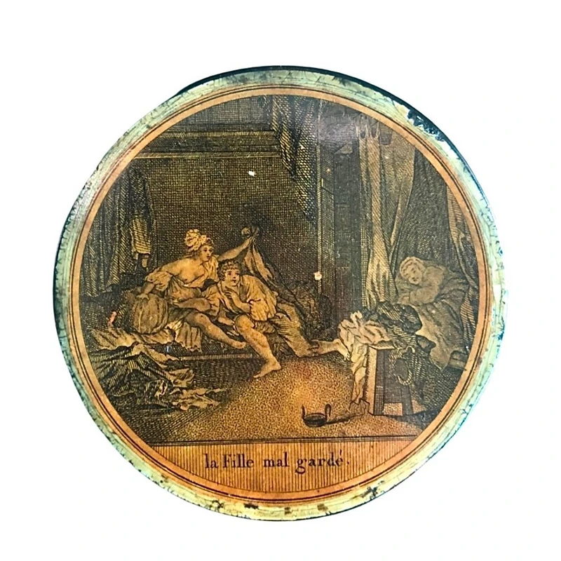 Scatola tabacchiera in papier mache’ con iscrizione: la fille mal garde’.Francia.