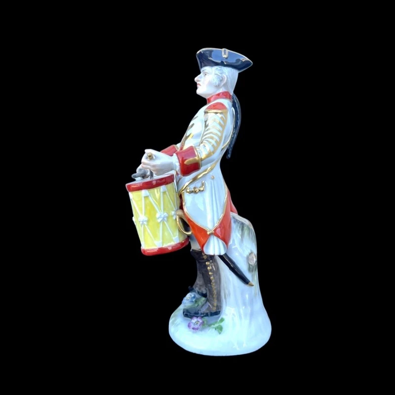 Porcelain sculpture depicting a drummer. Meissen, Germany.