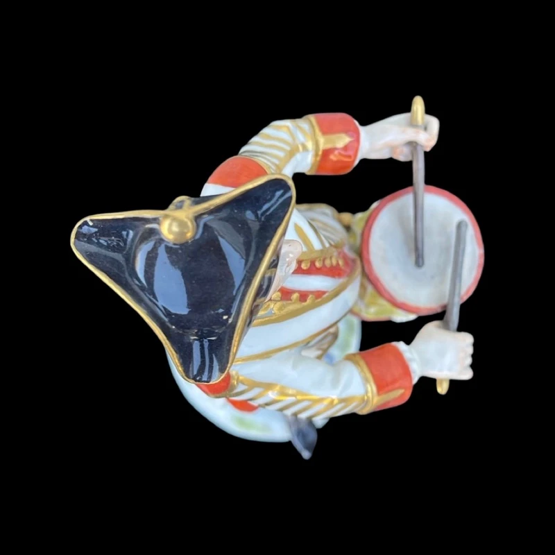 Porcelain sculpture depicting a drummer. Meissen, Germany.