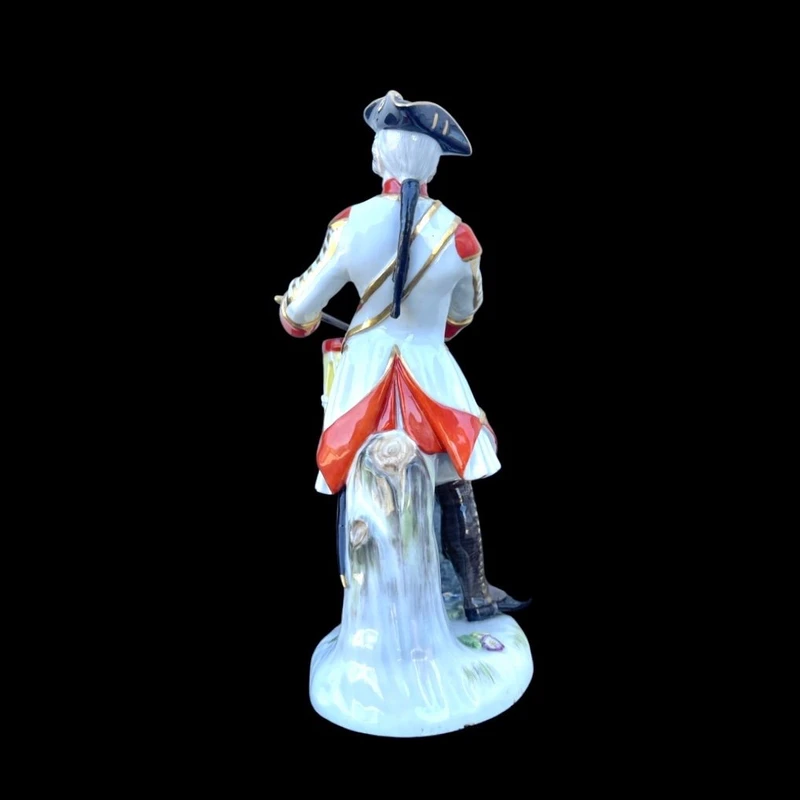 Porcelain sculpture depicting a drummer. Meissen, Germany.