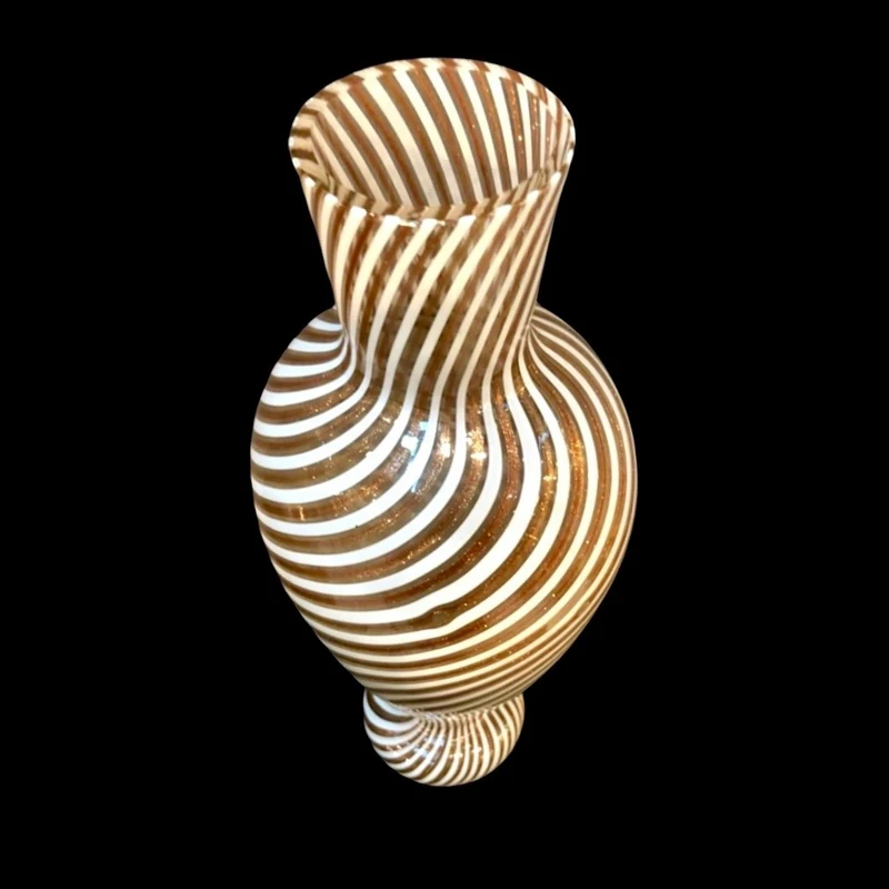 Vase avec un décor en filigrane simple. Dino Martens pour Aureliano Toso