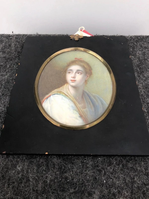 Miniatura  con figura femminile.Firma C.Caruson.Roma 1870.