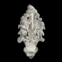 Bénitier en argent repoussé représentant sainte Véronique