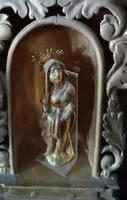 Petit autel ancien avec une sculpture de la Vierge en bois doré – Époque baroque