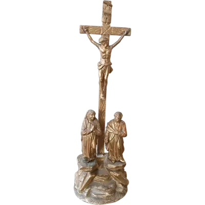 Crucifix ancien représentant la Crucifixion au Golgotha, en bois doré, XIXe siècle
