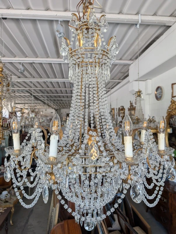Grande Lampadario Impero a Mongolfiera Otto Luci in Cristallo – Prima Metà del Novecento