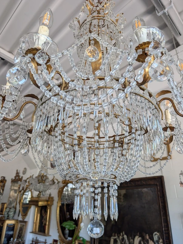 Grande Lampadario Impero a Mongolfiera Otto Luci in Cristallo – Prima Metà del Novecento