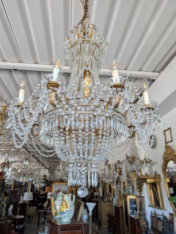Grande Lampadario Impero a Mongolfiera Otto Luci in Cristallo – Prima Metà del Novecento
