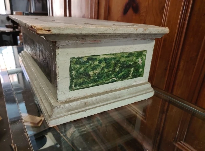 Antique lacquered and faux-marble-painted wooden base, 18th century