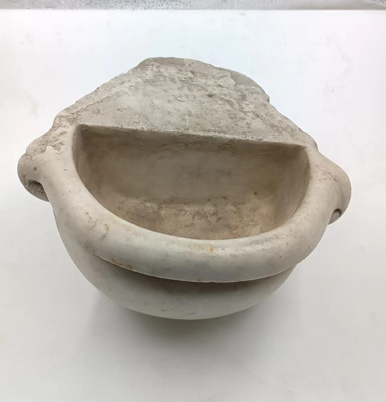 Carrara marble stoup Tuscany 17th century